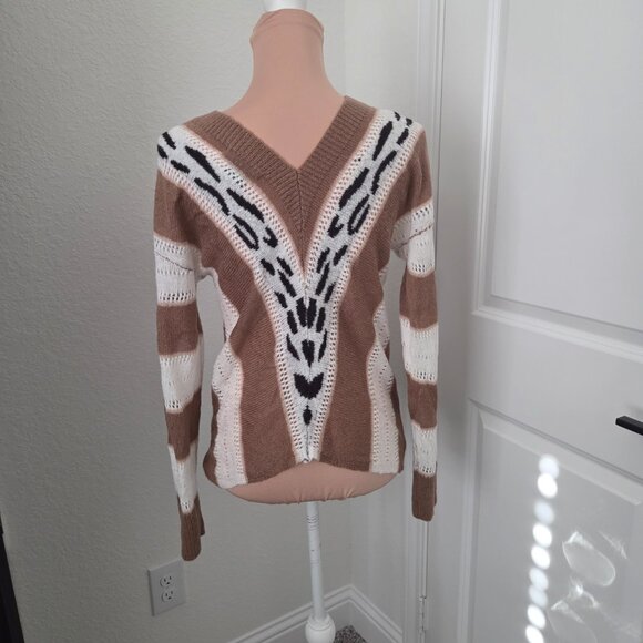 Pretty sweater - Picture 2 of 3